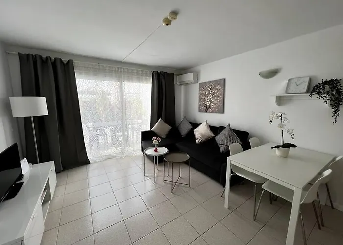 Lola - Cosy & 1 Bedroom *